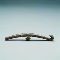 藏品(錯銀捲雲紋螭龍帶鉤)的圖片