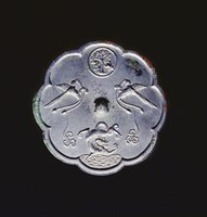藏品(雙鵲啣綬紋葵花鏡)的圖片
