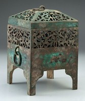 藏品(青銅鏤空鳥紋方形薰爐)的圖片