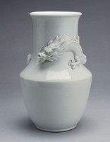 藏品(貼龍紋白瓷瓶)的圖片