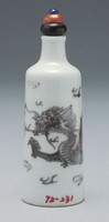 藏品(釉裡紅雲龍吐珠鼻煙壺)的圖片