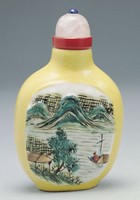 藏品(黃地開光山水鼻煙壺)的圖片