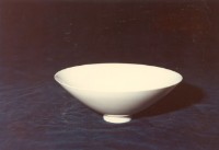 藏品(白釉半脫胎刻龍斗笠碗)的圖片