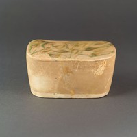 藏品(長沙窯黃綠彩小鳥方形枕)的圖片