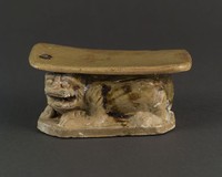 藏品(長沙窯黃釉虎形枕)的圖片