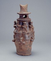 藏品(醬黑釉堆貼人物蓋瓶)的圖片