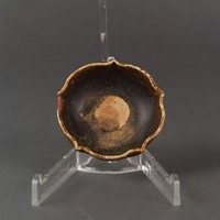 藏品(長沙窯黑釉荷葉口小碗)的圖片