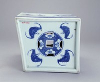 藏品(青花花鳥蝠壽紋枕)的圖片