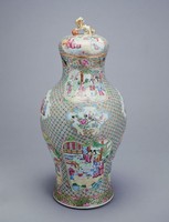 藏品(廣彩開光人物花卉蓋瓶)的圖片