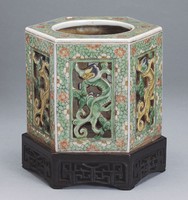 藏品(五彩六角鏤空燈罩)的圖片