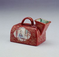 藏品(珊瑚紅地粉彩人物小虎子)的圖片