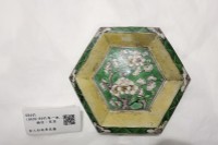 藏品(素三彩乾果瓷盤)的圖片