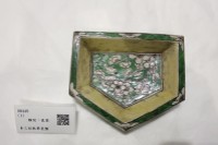 藏品(素三彩乾果瓷盤)的圖片