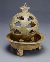 藏品(青瓷鏤孔薰爐)的圖片