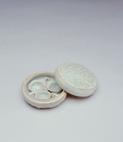 藏品(青白瓷印花花卉蓋盒)的圖片