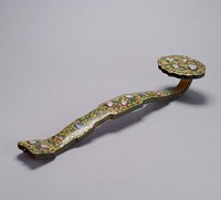 藏品(銅胎畫琺瑯嵌九桃如意)的圖片