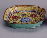 藏品(畫琺瑯花卉壽字碟)的圖片