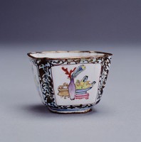 藏品(畫琺瑯博古圖酒杯)的圖片