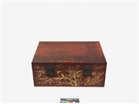 藏品(梅樹雙鳥紋漆皮樟木箱)的圖片