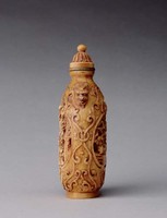 藏品(牙雕仕女遊園鼻煙壺)的圖片