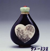 藏品(牛角心形鑲象牙開光山水鼻煙壺)的圖片