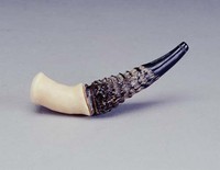 藏品(海竹煙嘴刻「虞美人詞」)的圖片