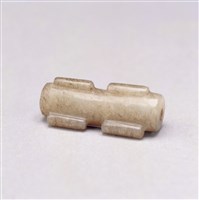 藏品(白玉衝牙形勒)的圖片