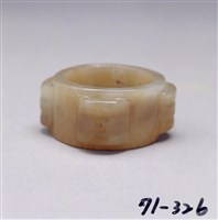 藏品(白玉弦紋琮)的圖片