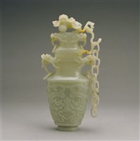 藏品(白玉帶蓋雙耳鍊條瓶)的圖片