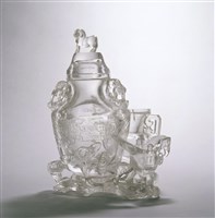 藏品(「三羊開泰」水晶瓶)的圖片