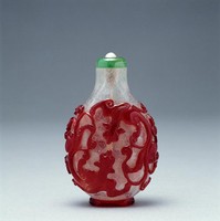 藏品(藕粉地套紅料雙螭鼻煙壺)的圖片