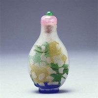 藏品(藕色地套料四季花鼻煙壺)的圖片