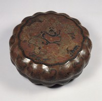 藏品(款彩福壽龍紋捧盒)的圖片