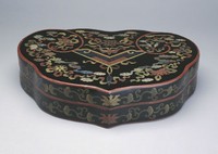 藏品(黑地彩漆八寶如意式盒)的圖片