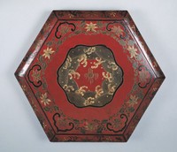 藏品(朱地彩漆六角形五層奩盒)的圖片