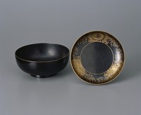 藏品(黑底沈金花紋蓋碗)的圖片