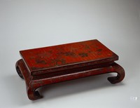 藏品(填漆花卉紋三彎腿炕几)的圖片