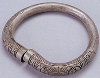 藏品(福壽雕花銀手鐲)的圖片