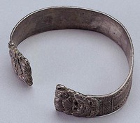 藏品(福壽雕花銀手鐲)的圖片