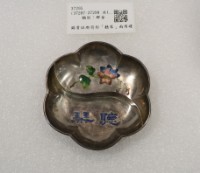 藏品(錫質琺瑯荷形「聽琴」兩用碟)的圖片