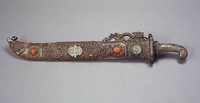 藏品(清代蒙古式銀鏨花鑲福壽玉石寶刀)的圖片