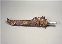 藏品(清代蒙古式銀鏨花鑲夔龍玉石寶刀)的圖片