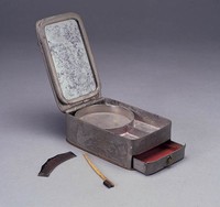 藏品(錫製化妝盒)的圖片