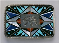 藏品(銀嵌土耳其石、貝殼帶首(熊))的圖片