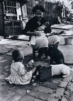 藏品(小孩與狗)的圖片