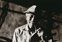 藏品(公寓頂樓陽台上的劉其偉)的圖片