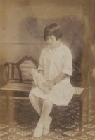 藏品(少女與洋娃娃)的圖片