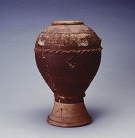 藏品(褐釉骨灰罈)的圖片