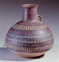 藏品(馬廠高頸菱格環帶單耳壺)的圖片