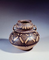 藏品(半山凸頸菱格網紋雙耳壺)的圖片